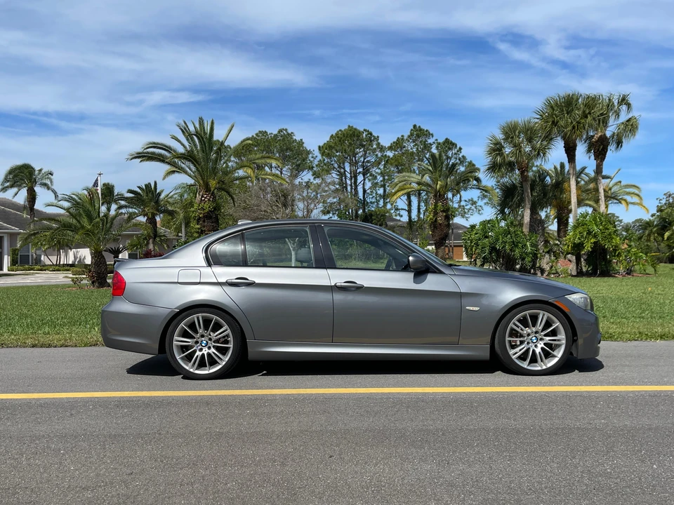 2011 BMW E90 3 Series Sedan - Image 8 of 31