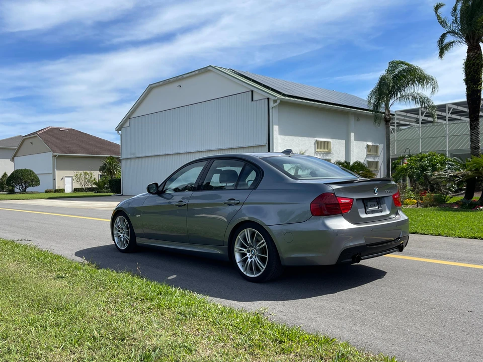 2011 BMW E90 3 Series Sedan - Image 7 of 31
