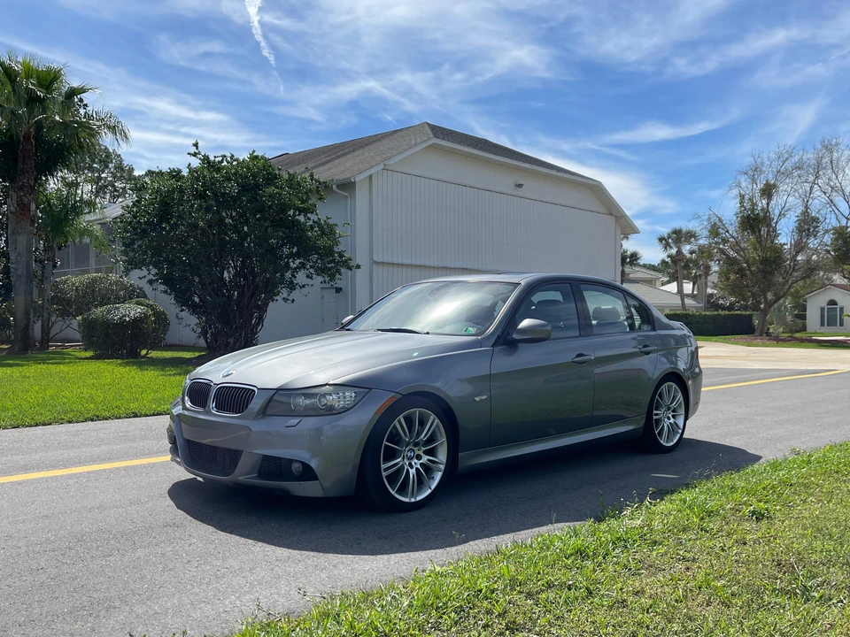 2011 BMW E90 3 Series Sedan - Image 6 of 31