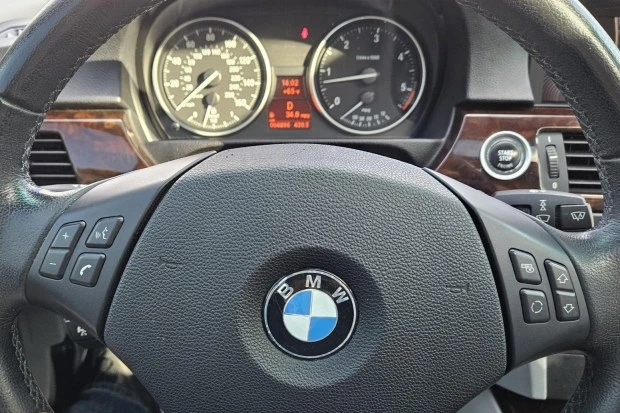 2011 BMW E90 3 Series Sedan - Image 5 of 8