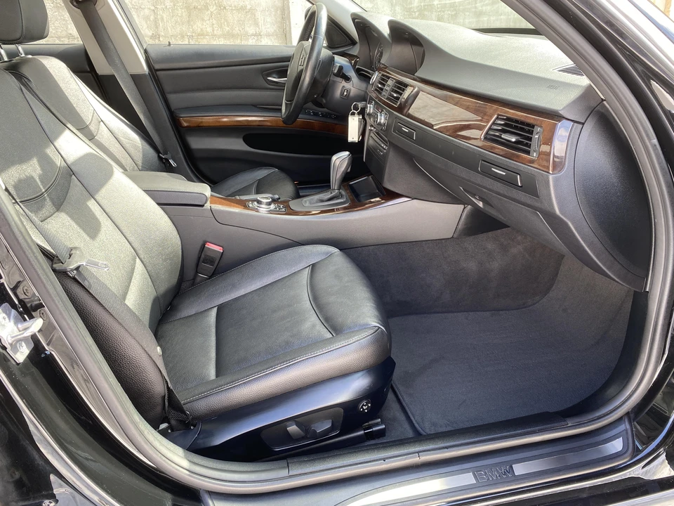 2011 BMW E90 3 Series Sedan - Image 27 of 31