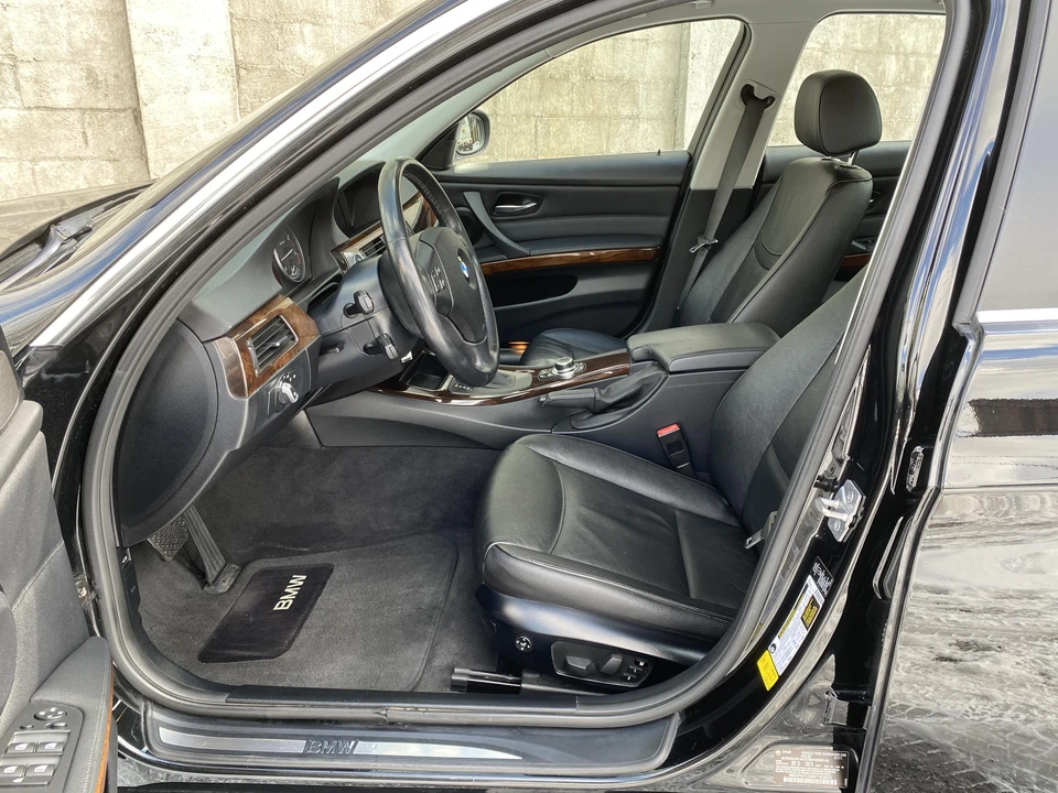 2011 BMW E90 3 Series Sedan - Image 26 of 31