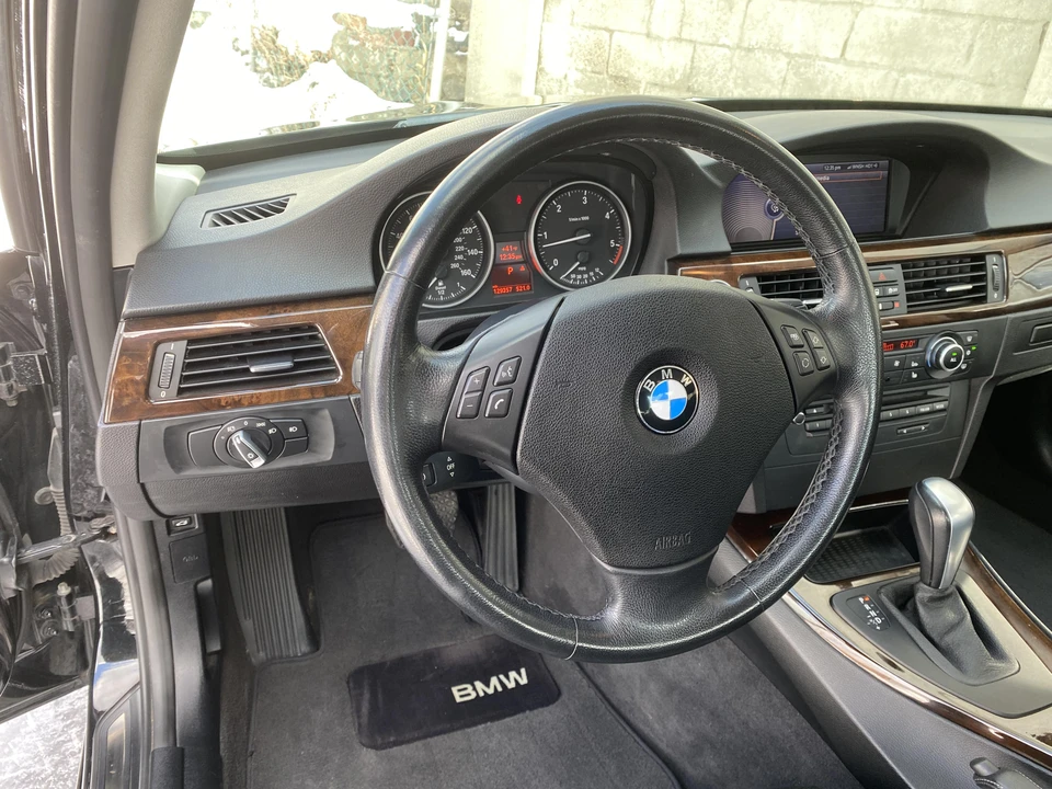 2011 BMW E90 3 Series Sedan - Image 28 of 31