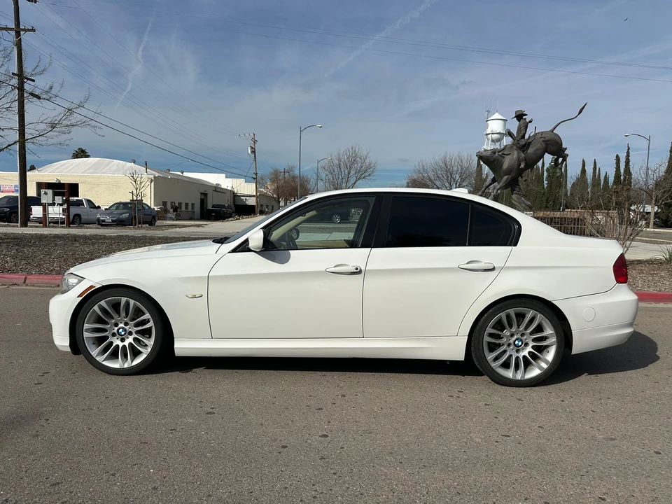 2011 BMW E90 335i Sedan - Image 10 of 31