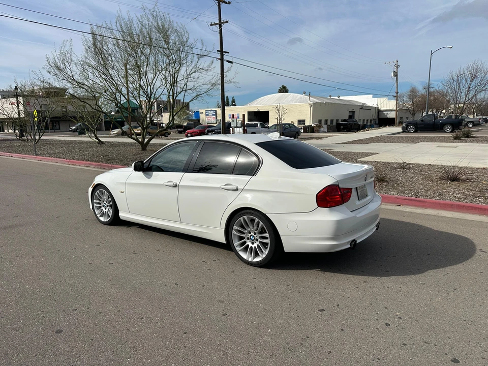2011 BMW E90 335i Sedan - Image 11 of 31