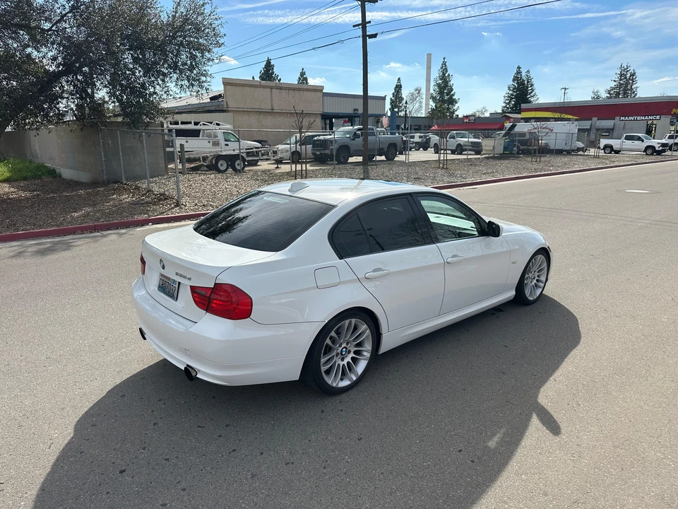 2011 BMW E90 335i Sedan - Image 19 of 31