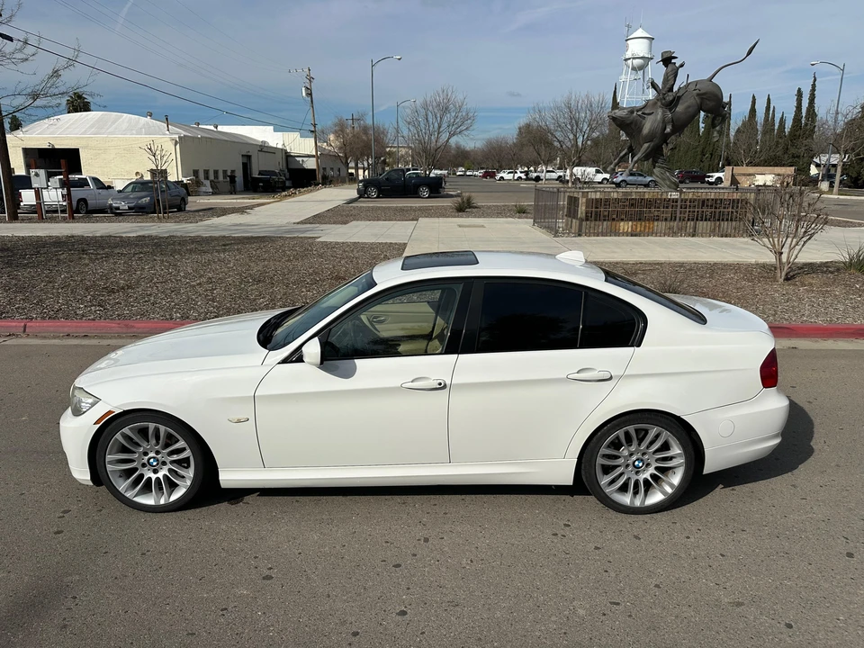 2011 BMW E90 335i Sedan - Image 9 of 31