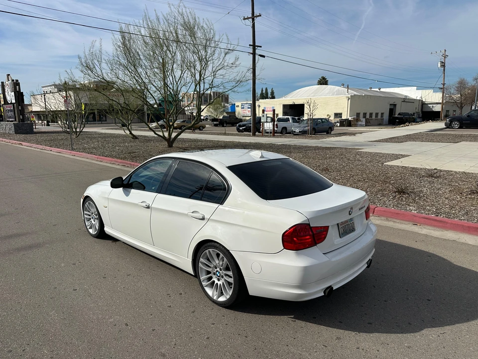 2011 BMW E90 335i Sedan - Image 13 of 31