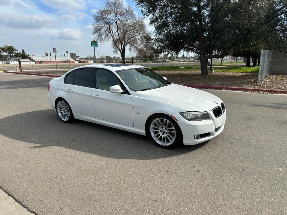 2011 BMW E90 335i Sedan - Image 23 of 31