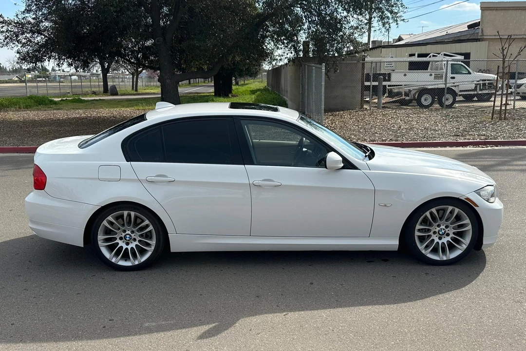 2011 BMW E90 335i Sedan - Image 3 of 31