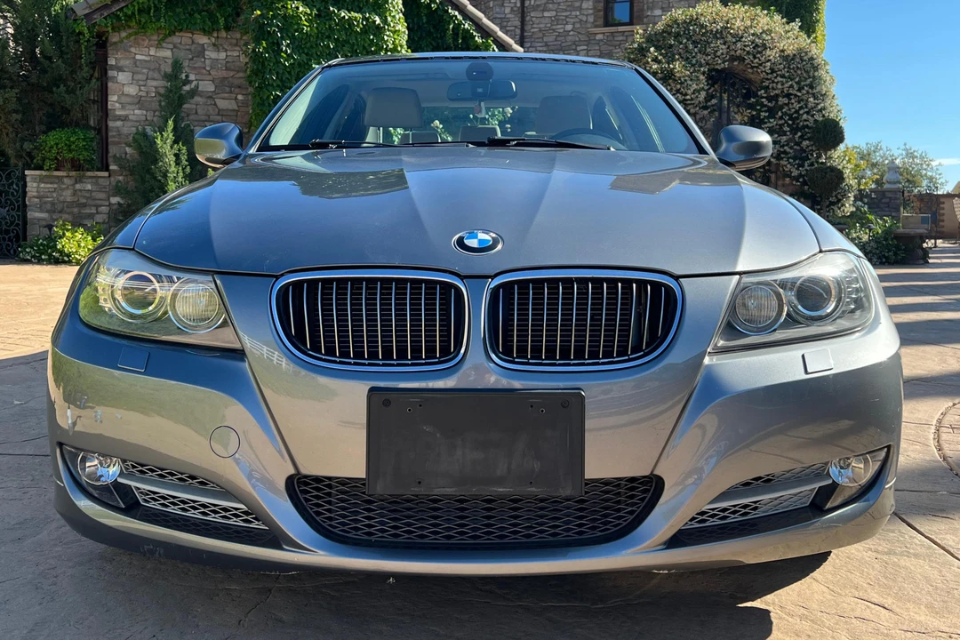 2011 BMW E90 3 Series Sedan - Image 2 of 31
