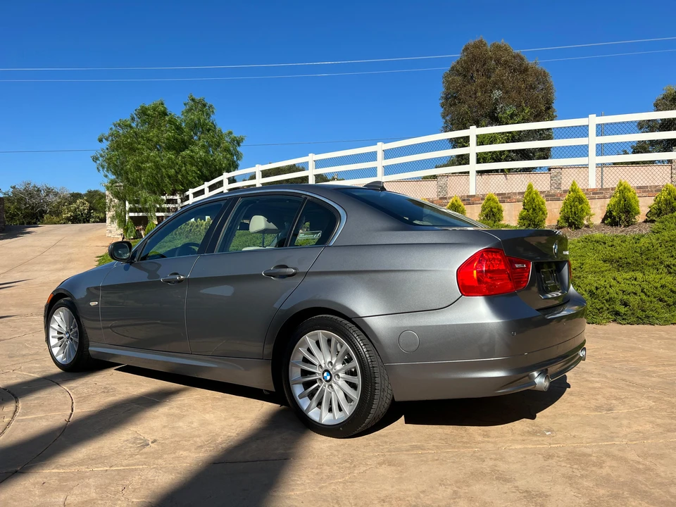 2011 BMW E90 3 Series Sedan - Image 12 of 31