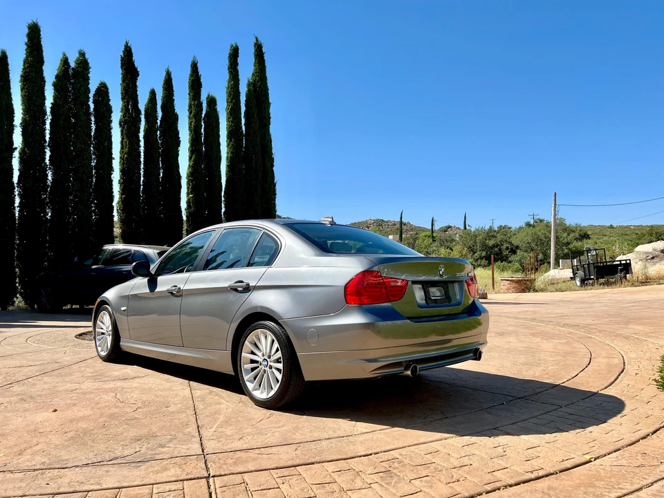2011 BMW E90 3 Series Sedan - Image 13 of 31