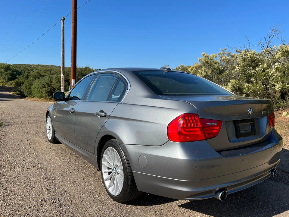 2011 BMW E90 3 Series Sedan - Image 14 of 31