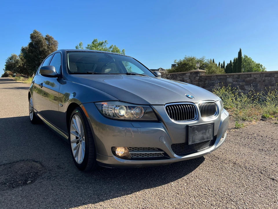 2011 BMW E90 3 Series Sedan - Image 23 of 31