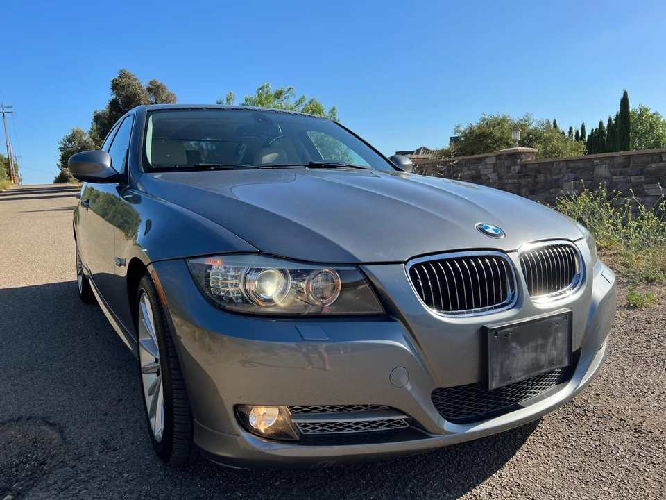 2011 BMW E90 3 Series Sedan - Image 22 of 31