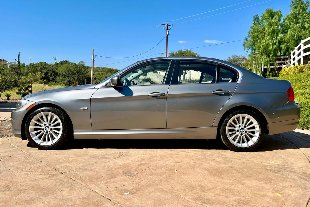 2011 BMW E90 3 Series Sedan - Image 3 of 31