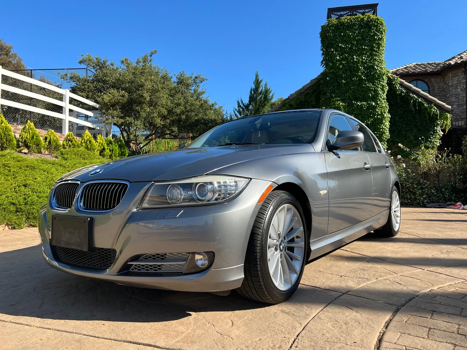 2011 BMW E90 3 Series Sedan - Image 9 of 31