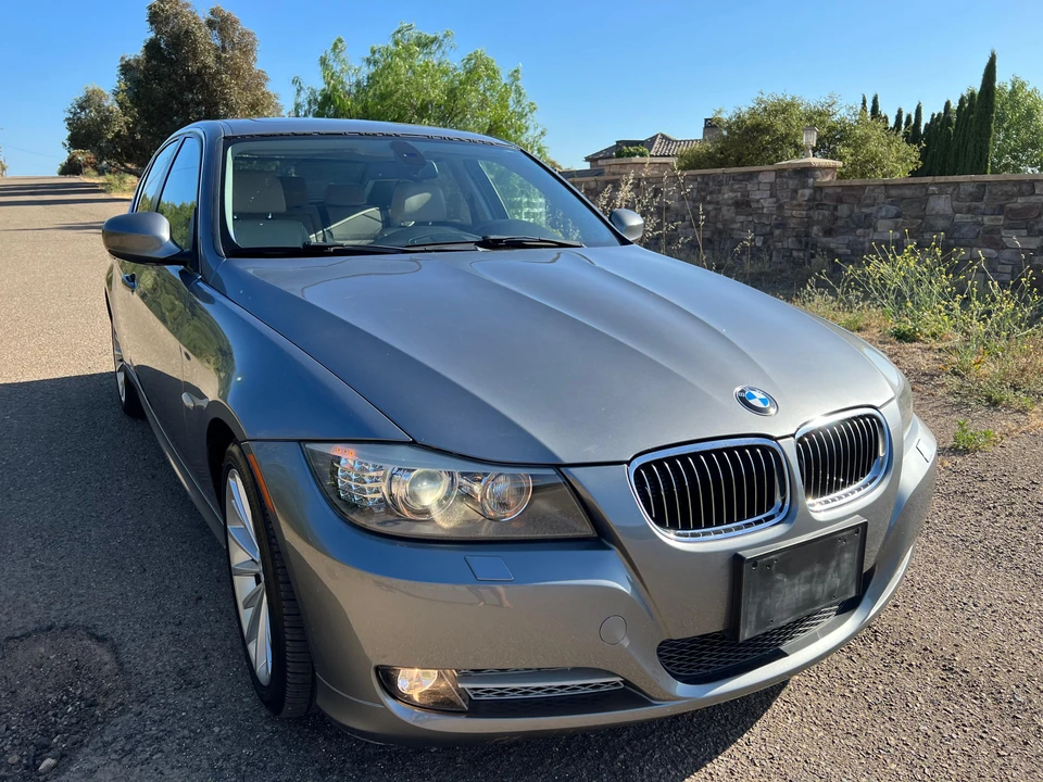 2011 BMW E90 3 Series Sedan - Image 21 of 31