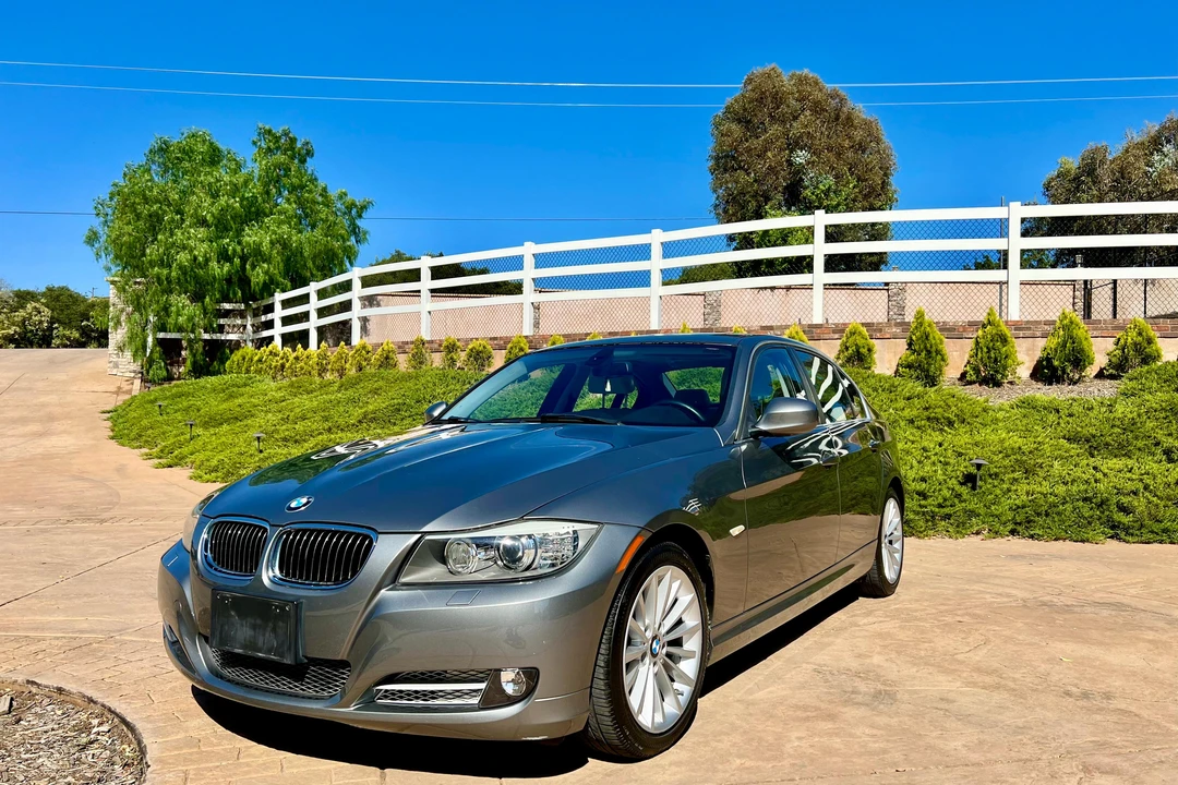2011 BMW E90 3 Series Sedan - Image 10 of 31