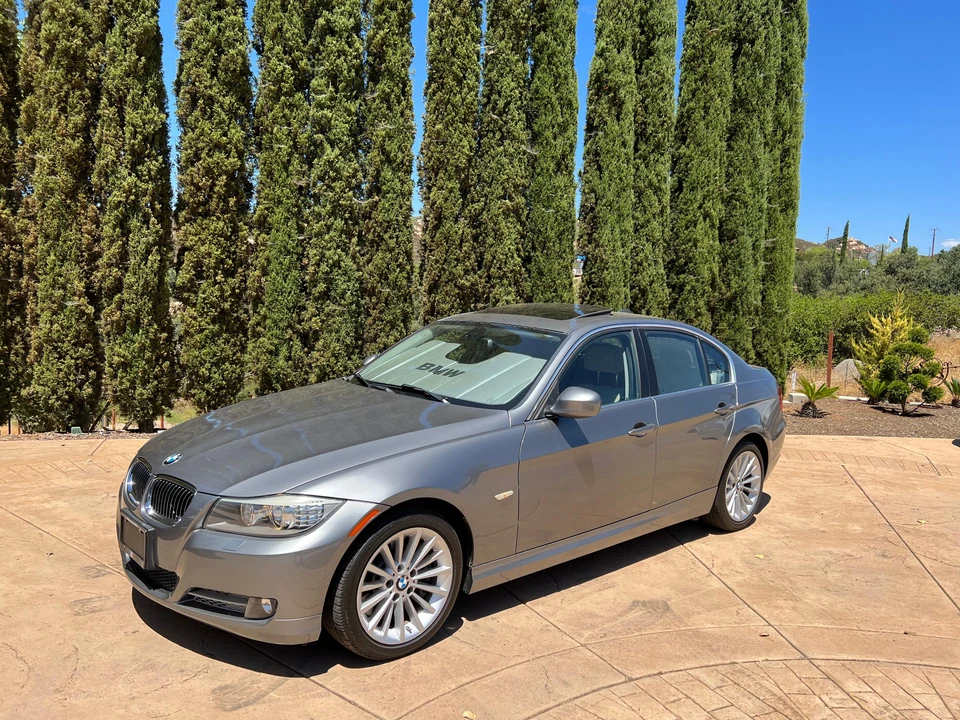 2011 BMW E90 3 Series Sedan - Image 11 of 31