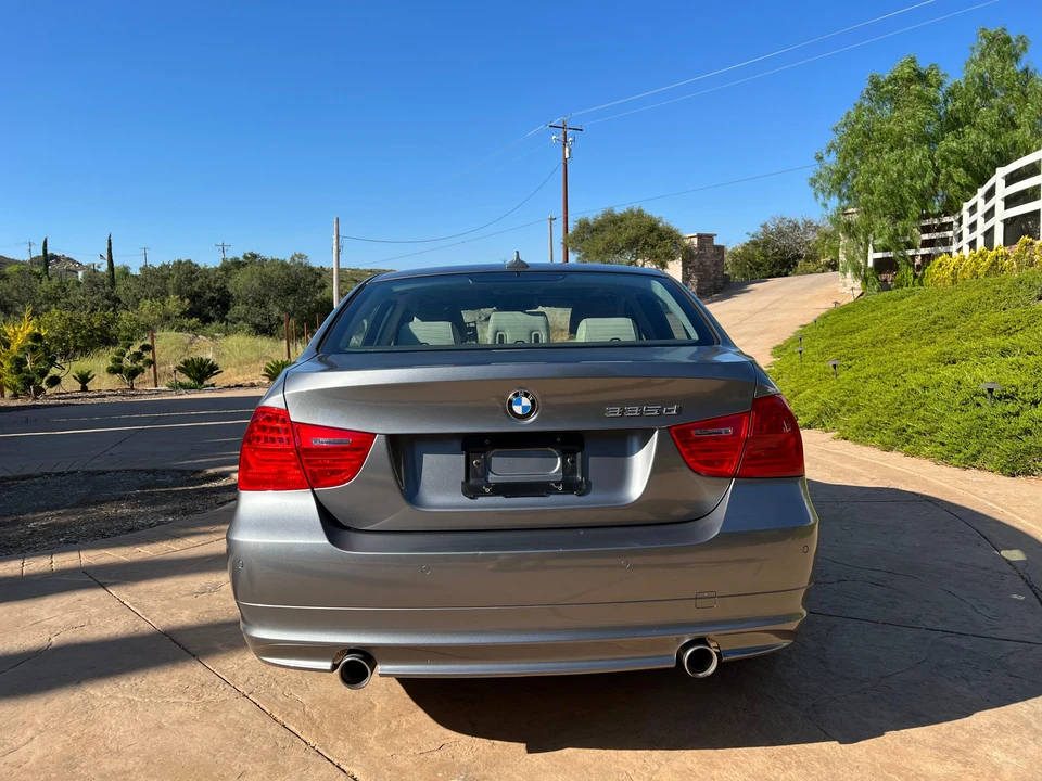 2011 BMW E90 3 Series Sedan - Image 15 of 31