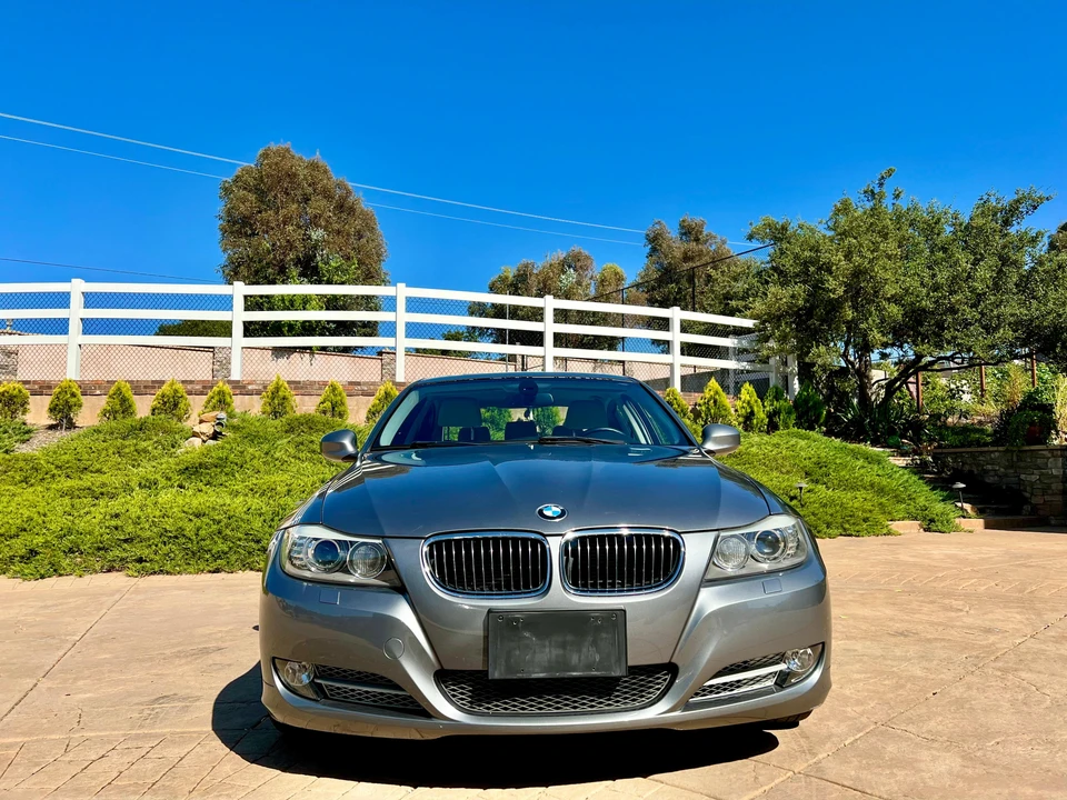 2011 BMW E90 3 Series Sedan - Image 7 of 31