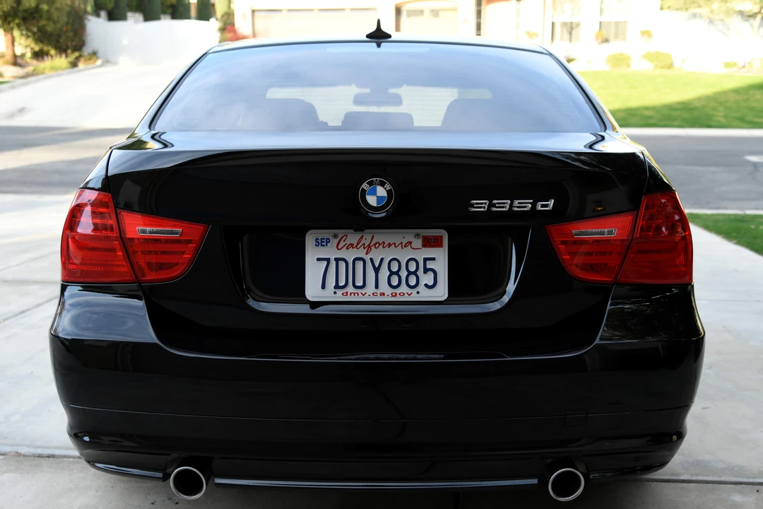 2011 BMW E90 3 Series Sedan - Image 5 of 6