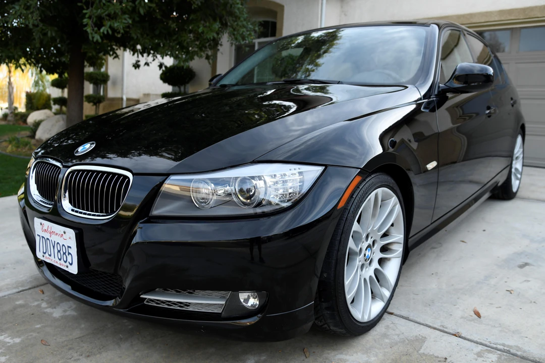 2011 BMW E90 3 Series Sedan - Image 3 of 6