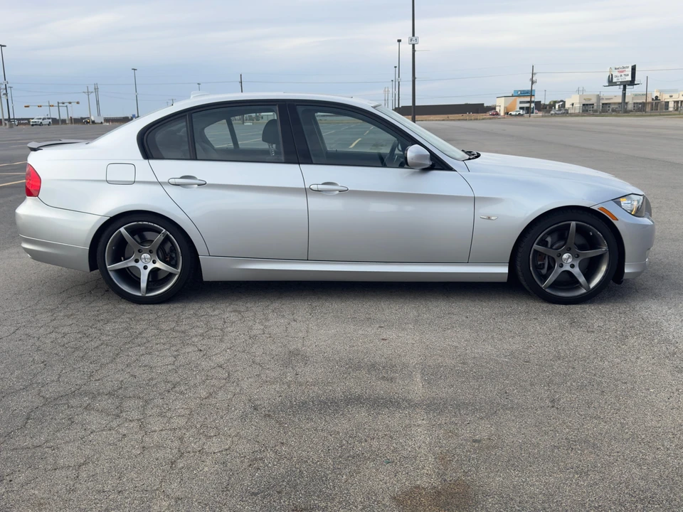 2011 BMW E90 3 Series Sedan - Image 11 of 31