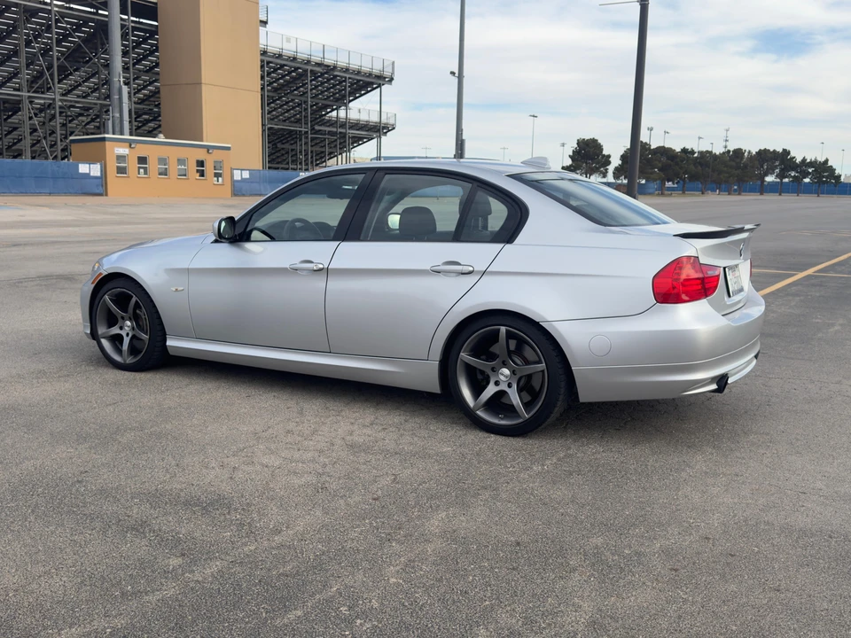 2011 BMW E90 3 Series Sedan - Image 8 of 31