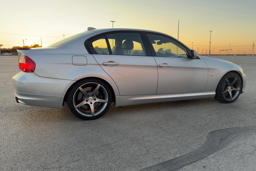 2011 BMW E90 3 Series Sedan - Image 10 of 31