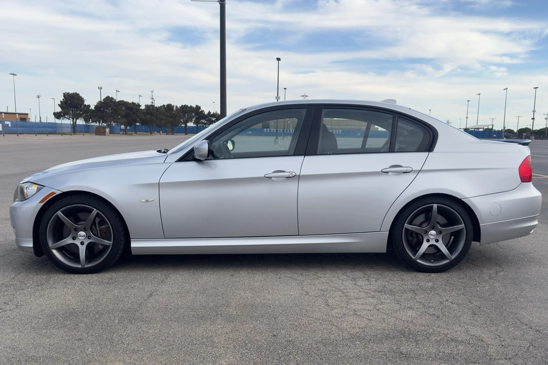 2011 BMW E90 3 Series Sedan - Image 3 of 31