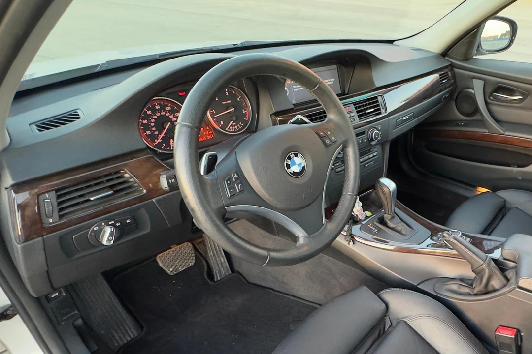 2011 BMW E90 3 Series Sedan - Image 29 of 31
