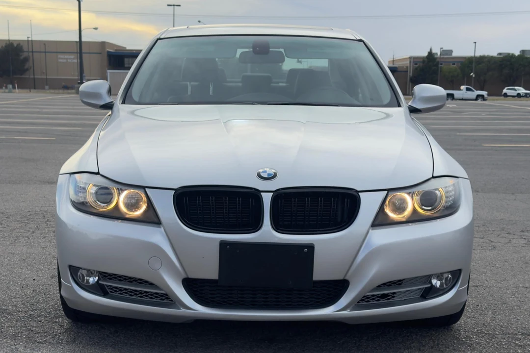 2011 BMW E90 3 Series Sedan - Image 2 of 31