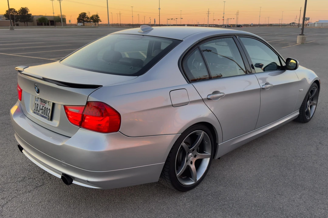2011 BMW E90 3 Series Sedan - Image 4 of 31