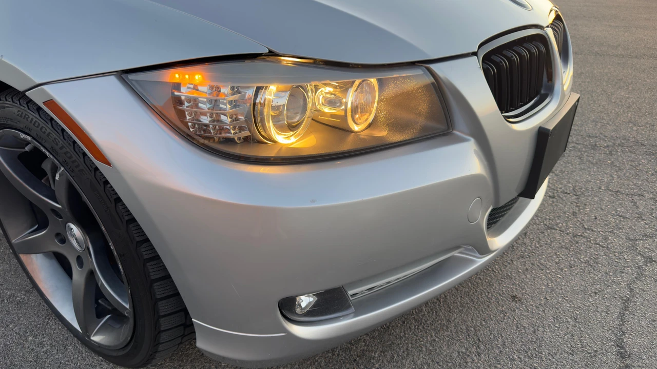 2011 BMW E90 3 Series Sedan - Image 21 of 31