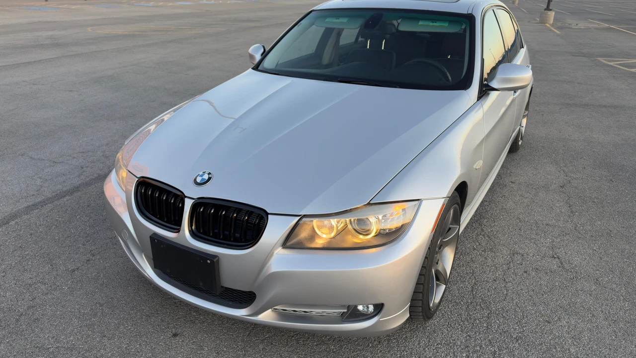 2011 BMW E90 3 Series Sedan - Image 7 of 31