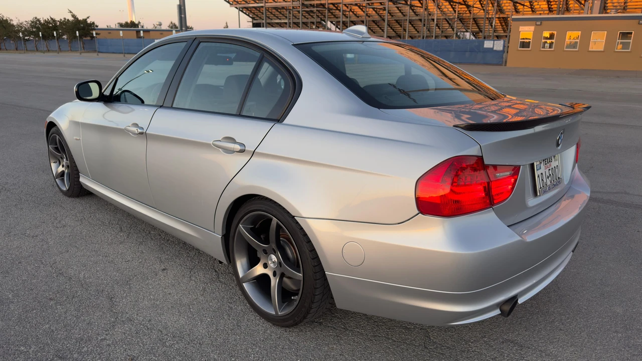 2011 BMW E90 3 Series Sedan - Image 9 of 31