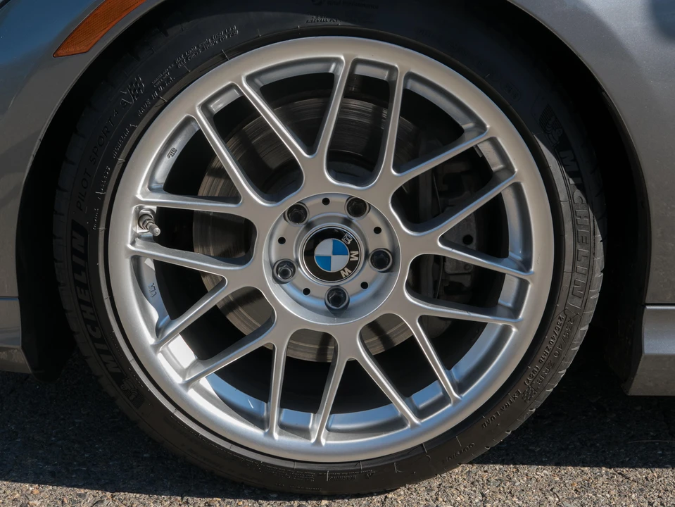 2011 BMW E90 3 Series Sedan - Image 25 of 31