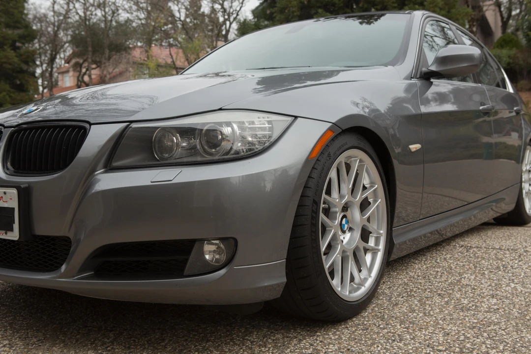 2011 BMW E90 3 Series Sedan - Image 11 of 31