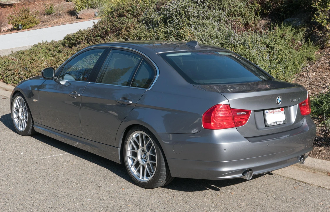 2011 BMW E90 3 Series Sedan - Image 3 of 31