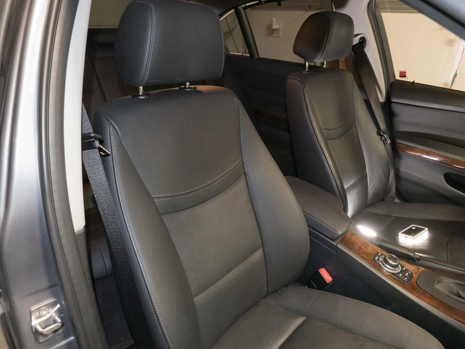 2011 BMW E90 3 Series Sedan - Image 30 of 31