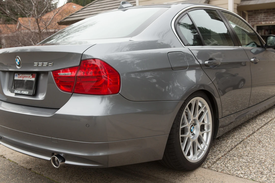 2011 BMW E90 3 Series Sedan - Image 13 of 31