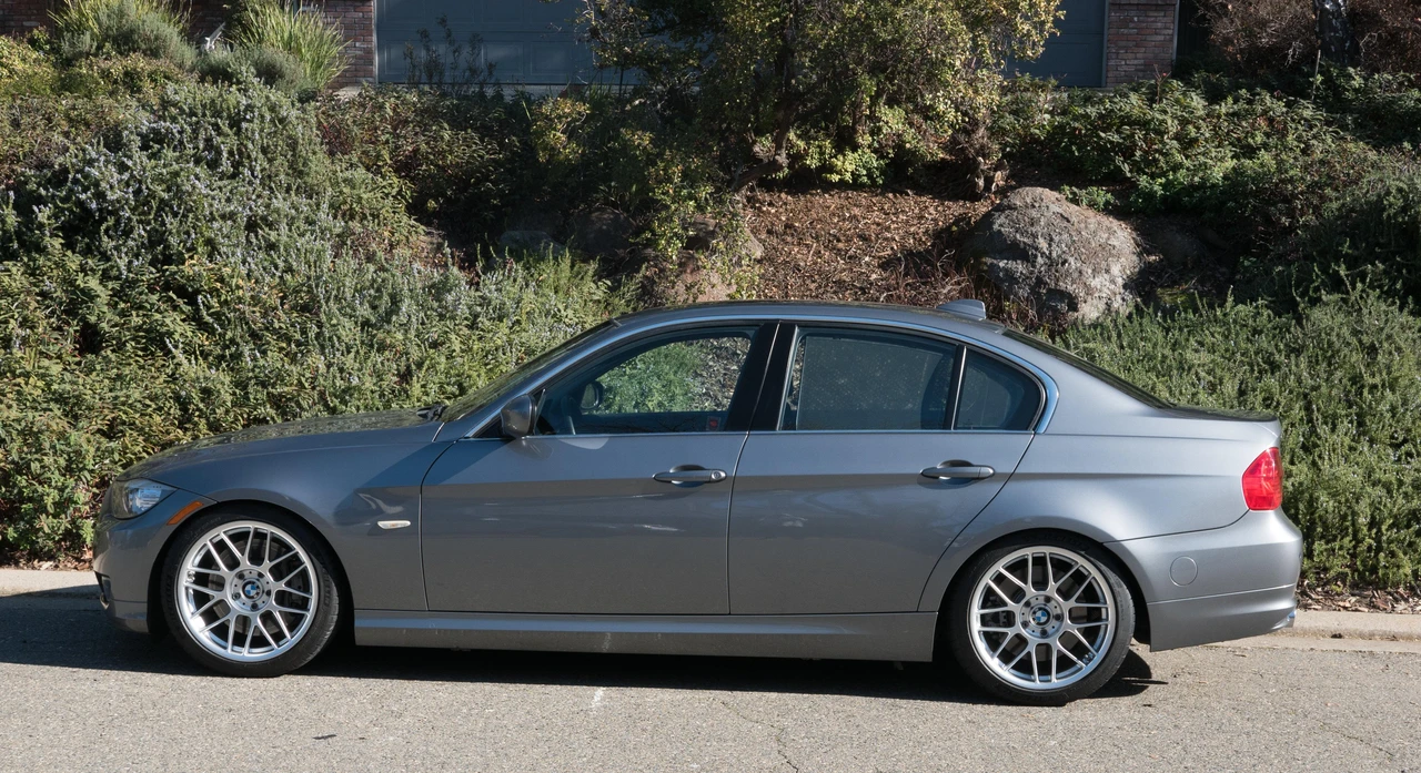 2011 BMW E90 3 Series Sedan - Image 7 of 31