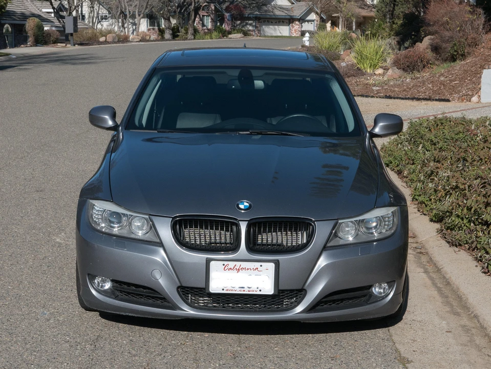 2011 BMW E90 3 Series Sedan - Image 2 of 31