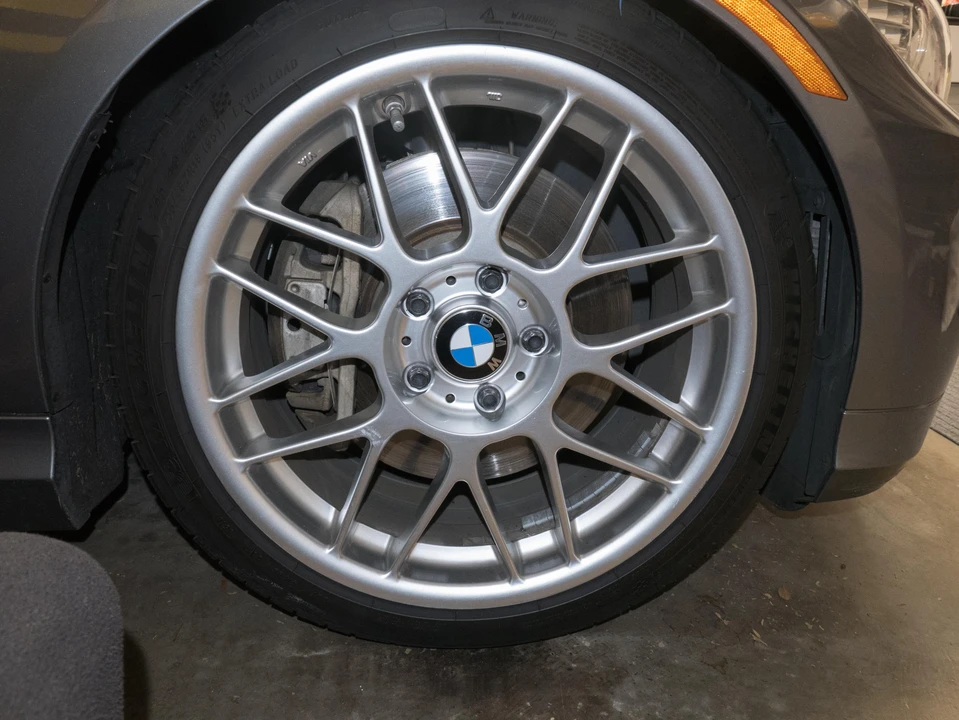 2011 BMW E90 3 Series Sedan - Image 27 of 31