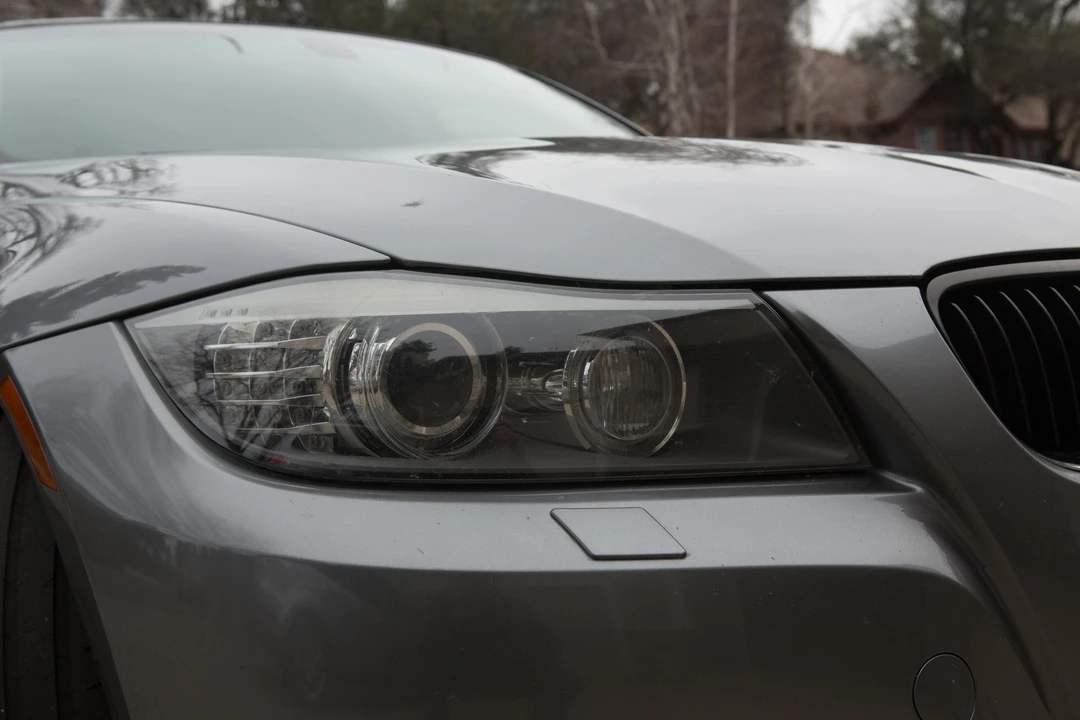 2011 BMW E90 3 Series Sedan - Image 14 of 31