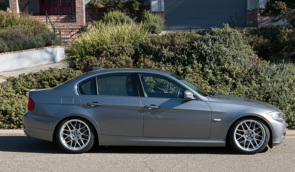 2011 BMW E90 3 Series Sedan - Image 4 of 31