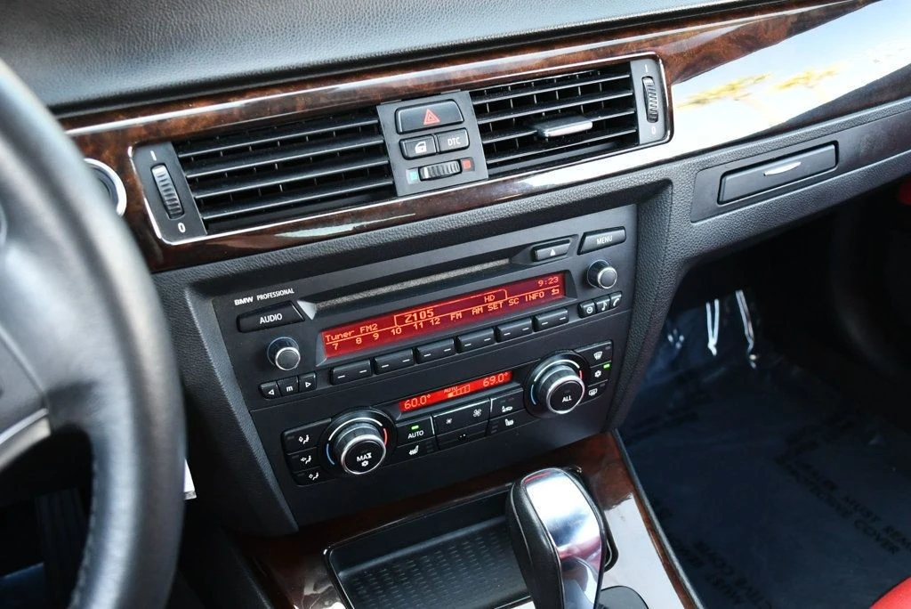 2011 BMW E93 335i Convertible - Image 16 of 31